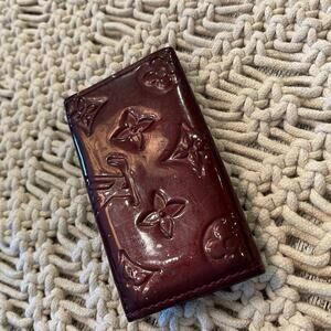 Authentic Louis Vuitton Vernis 4 Key Case in Amaranth (Burgundy red)